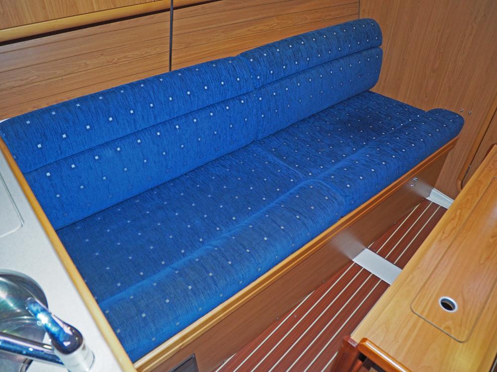 Saloon, Accommodation